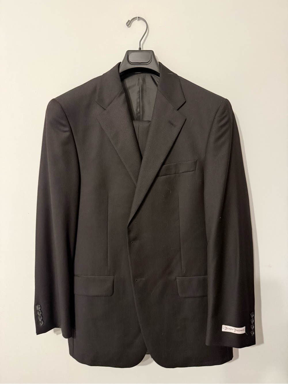 Hickey Freeman 149032 Wool Striped Suit Size 40 Regular. NWT
